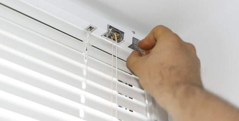 fixing-broken-window-blinds